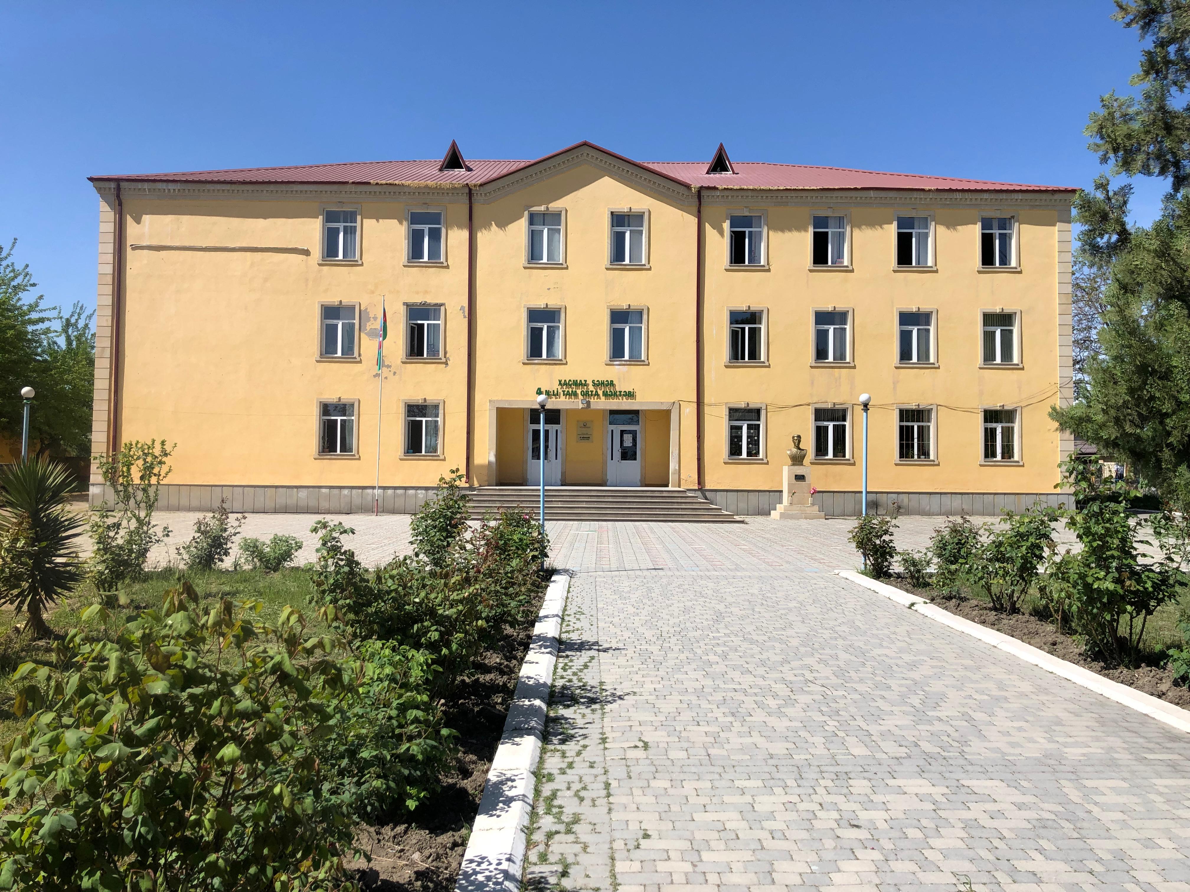 Xaçmaz şəhər Mehman Məhəmmədov adına 4 nömrəli tam orta məktəb