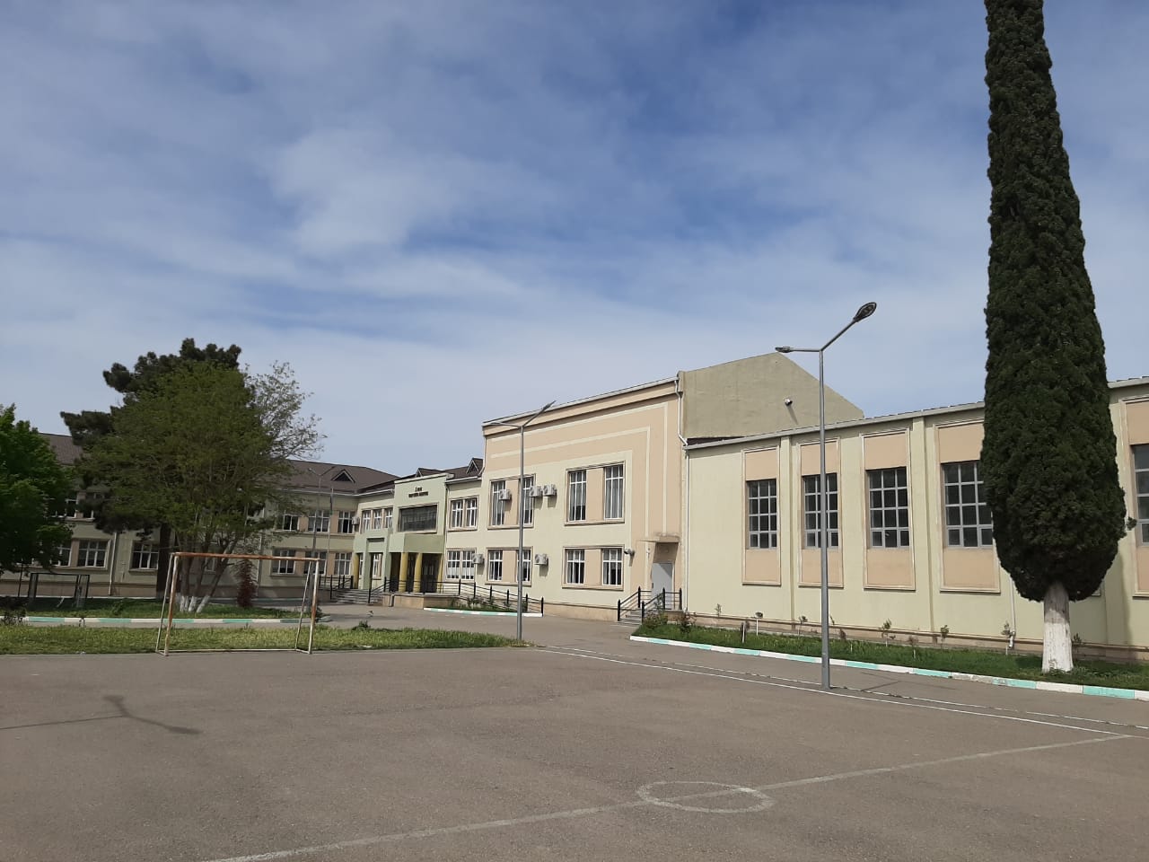 Xaçmaz rayonu Xudat şəhər Telman Fərzəliyev adına 1 nömrəli tam orta məktəb