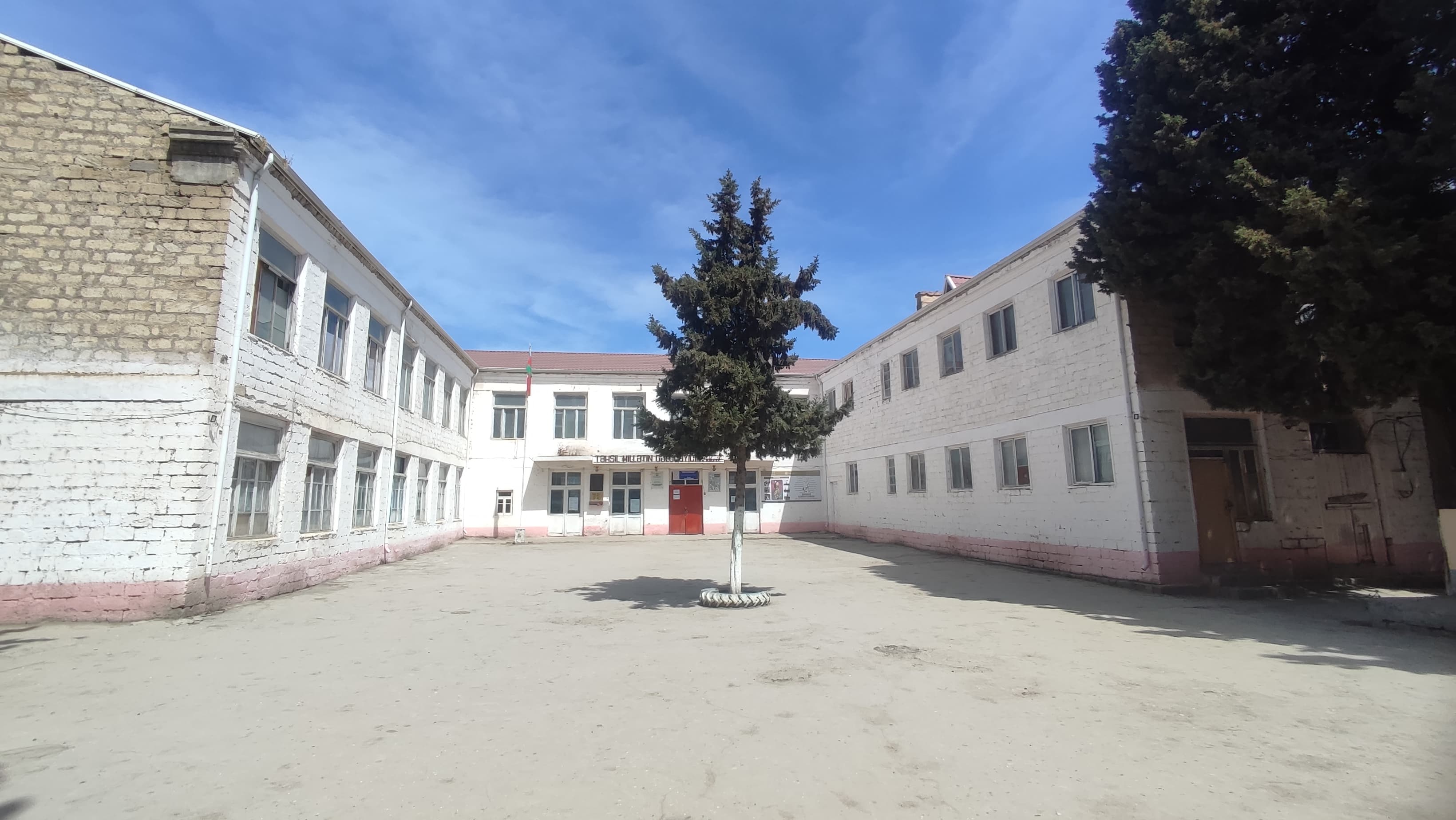 Xaçmaz rayonu Yeni Həyat qəsəbə Nazim İsayev adına tam orta məktəb