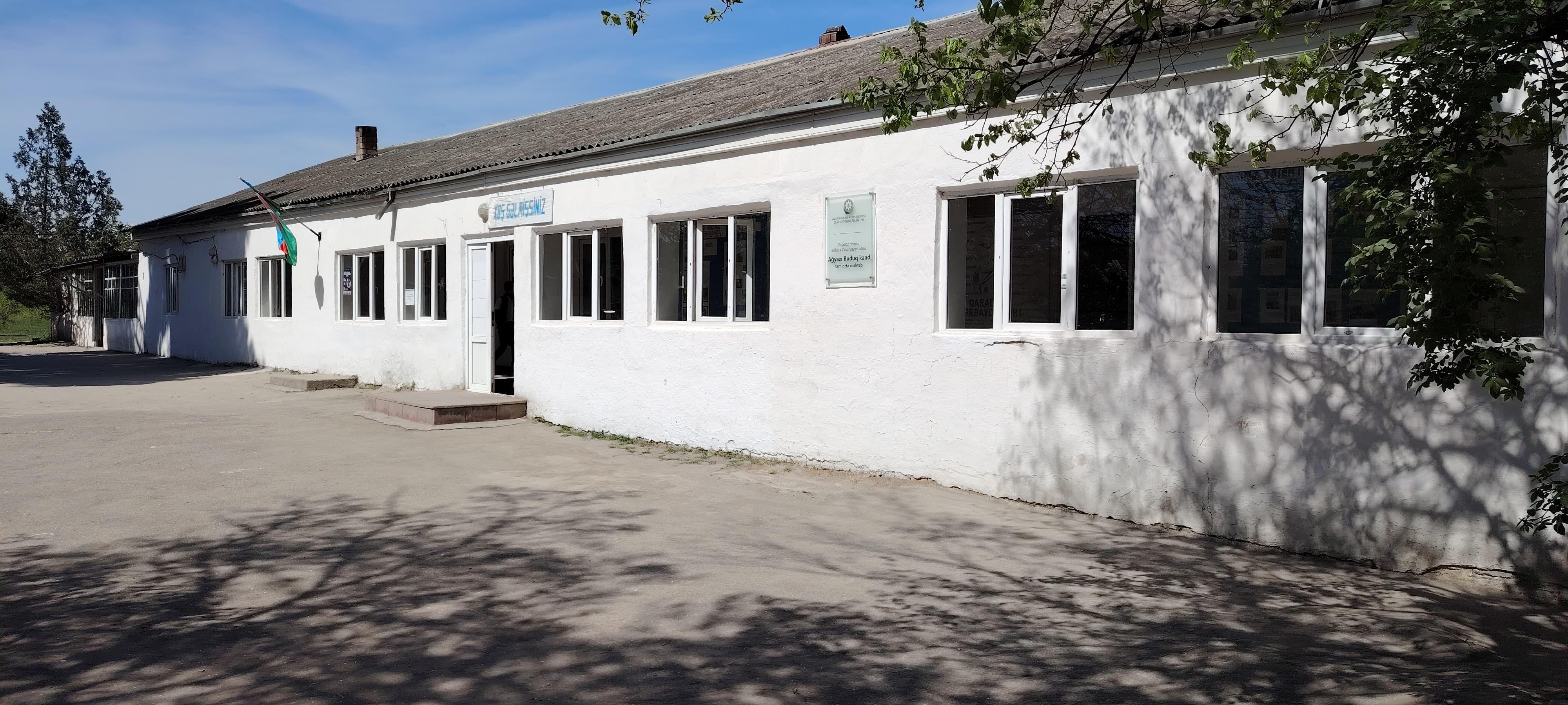 Xaçmaz rayonu Ağyazı buduq kənd Əlibala Zəkəryayev adına tam orta məktəb