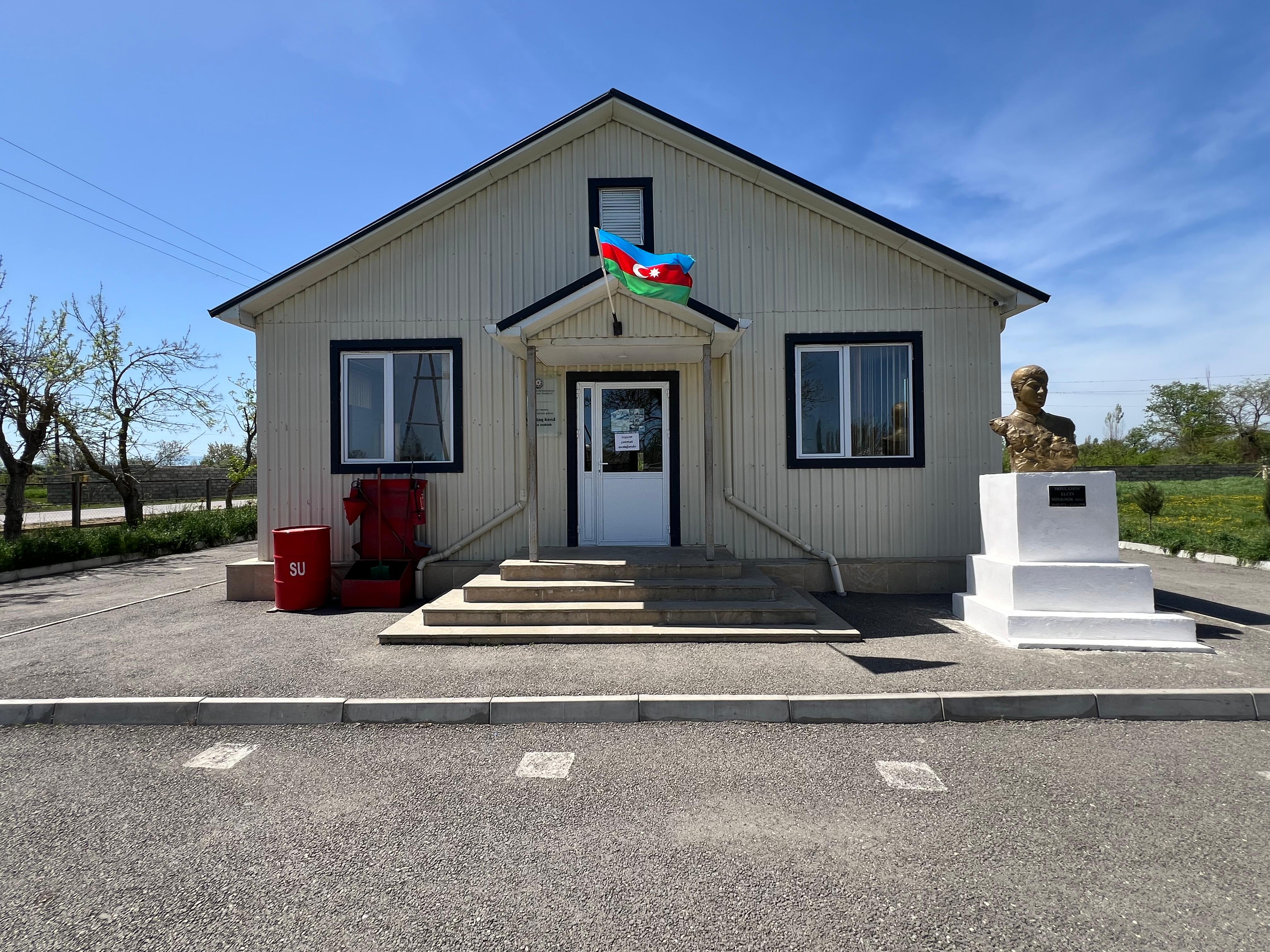 Xaçmaz rayonu Əbilyataq kənd Elçin Mövlamov adına tam orta məktəb