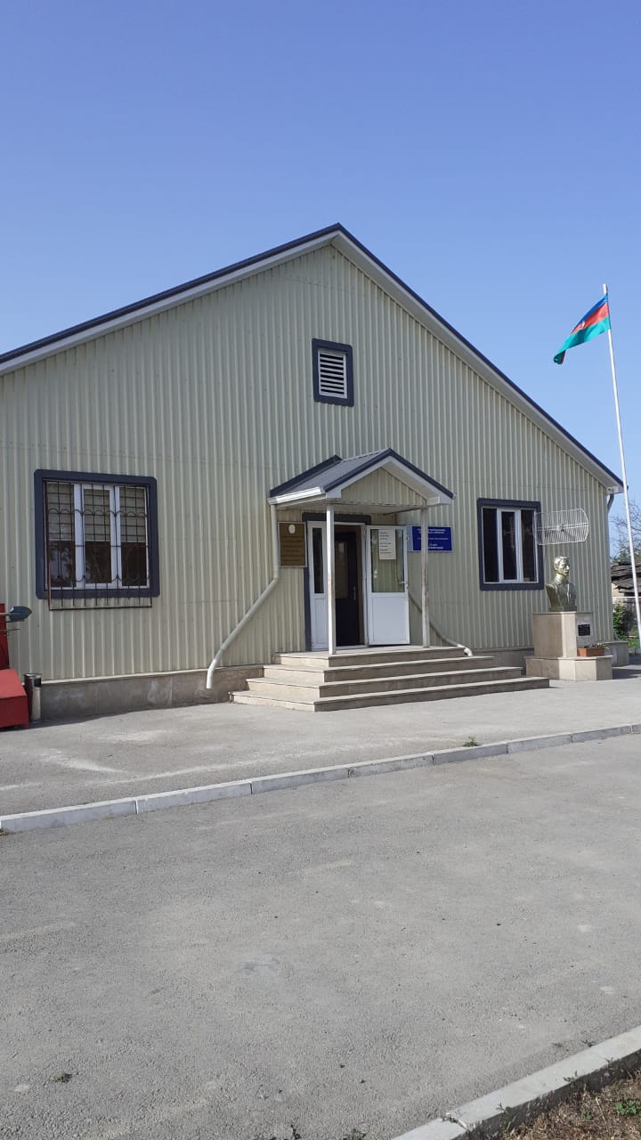 Xaçmaz rayonu Xudatkənd kənd Qürbət Babayev adına ümumi orta məktəb