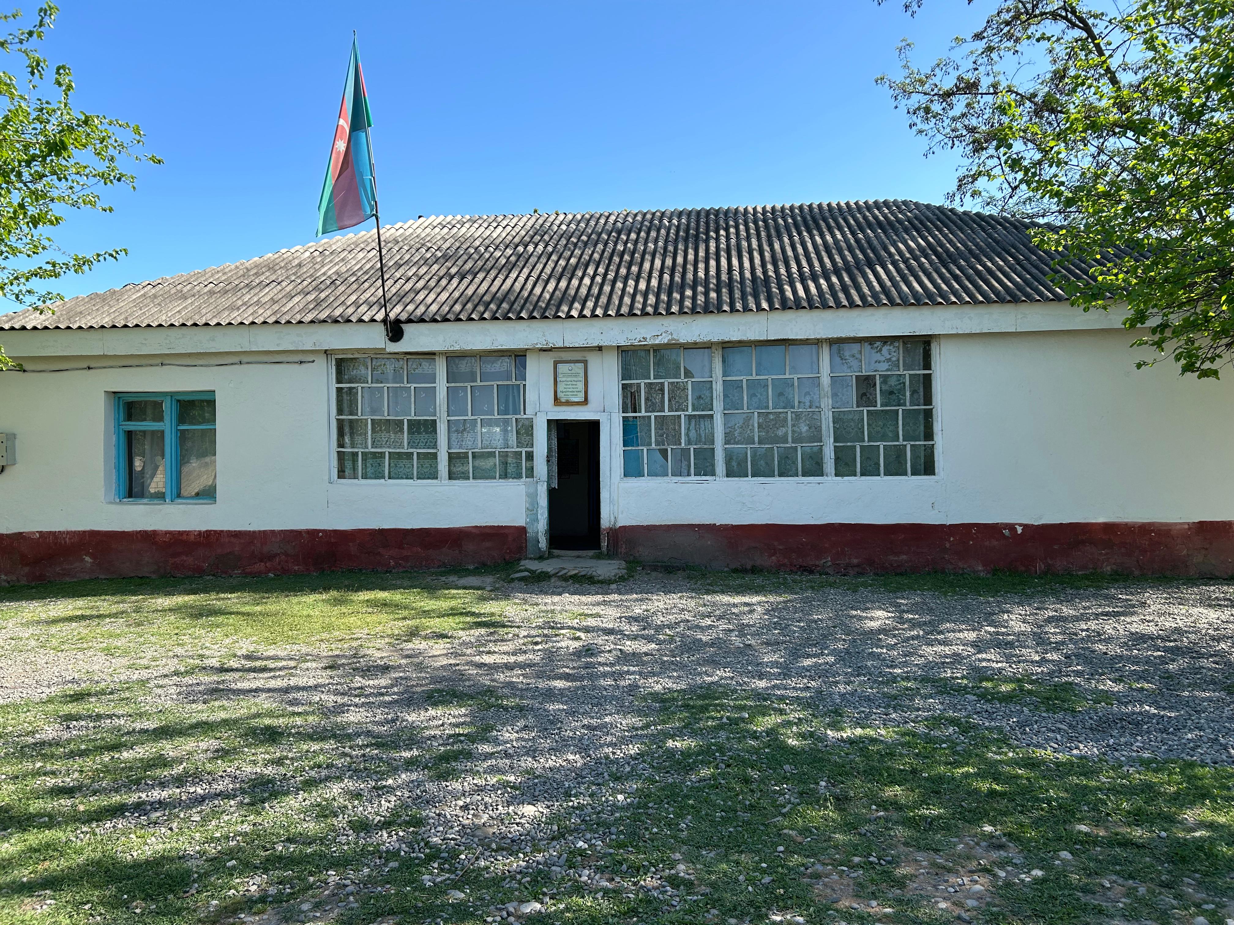 Xaçmaz rayonu Ağaşirinoba kənd ibtidai məktəb