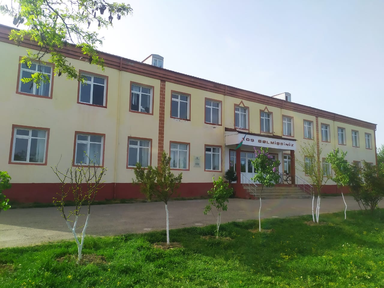 Əvəcuq kənd tam orta məktəb