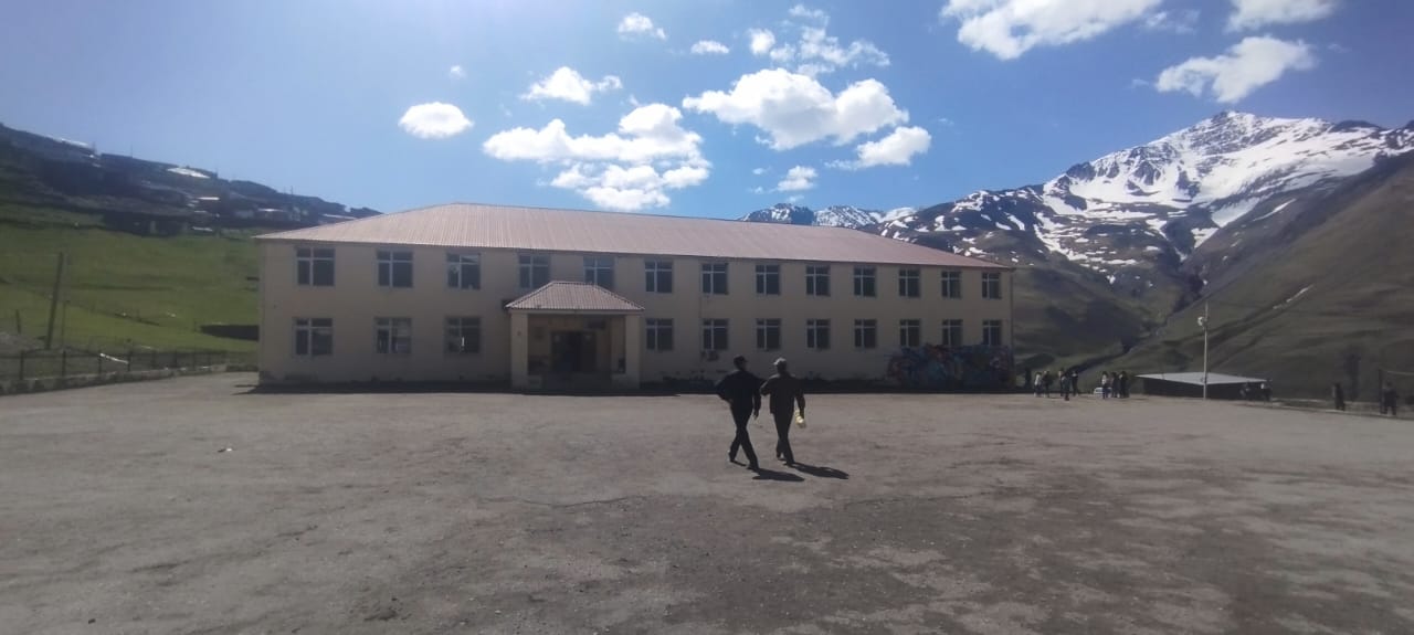 Rüfət Kəlbiyev adına Xınalıq kənd internat tam orta mktəbi