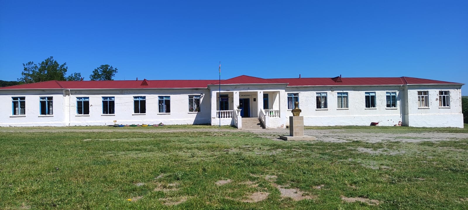 Quba rayonu  Alpan kənd Elşad Bayramov adına kənd tam orta məktəbi