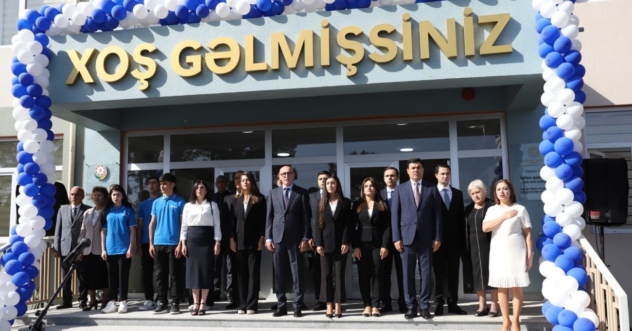 Xaçmaz rayonunun İstisu kəndində yeni orta məktəb binası yenidən inşa edilərək, yeni dərs ilinin ilk günündə şagird və müəllimlərin istifadəsinə verilib.