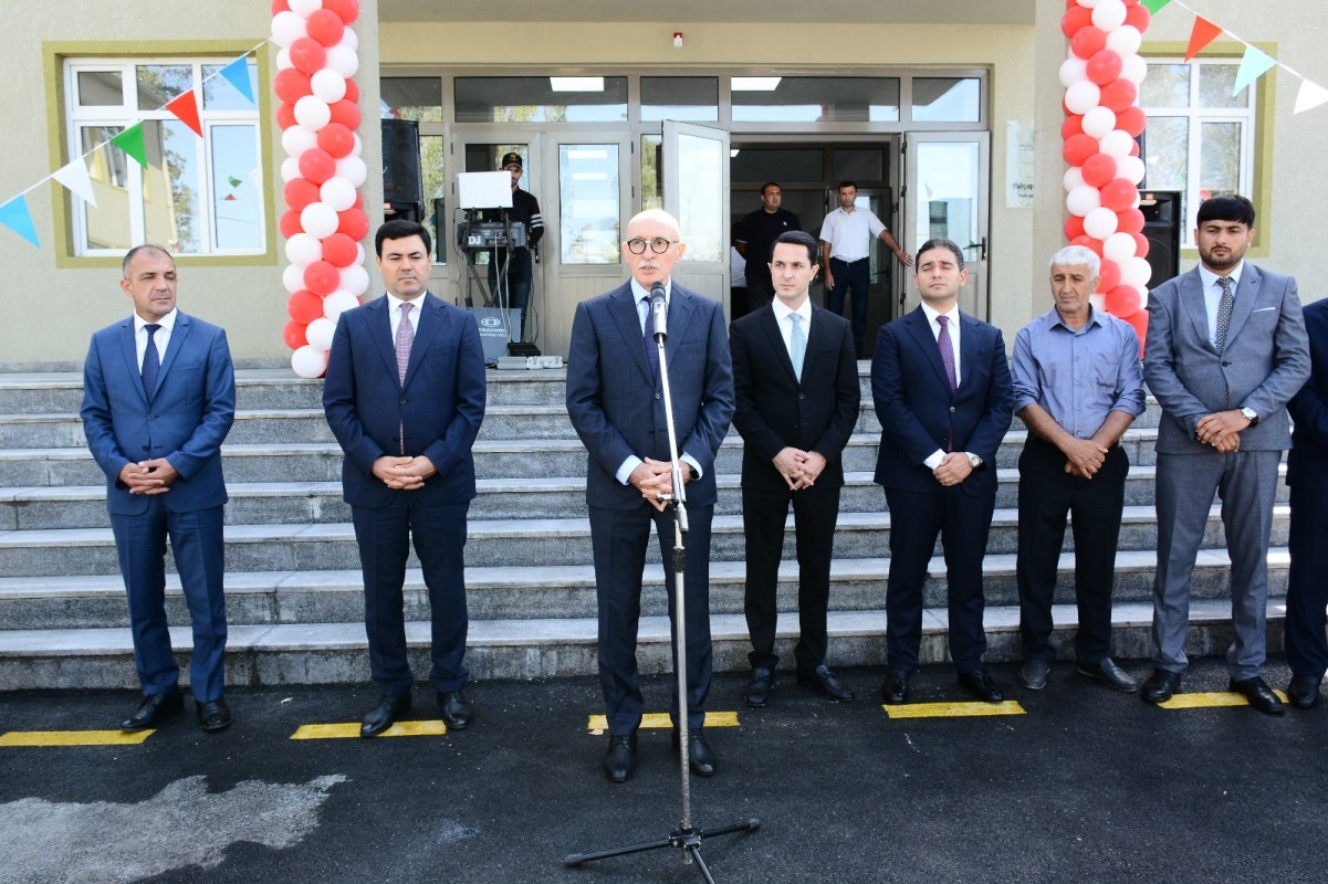 Xaçmaz rayon Palçıqoba kənd tam orta məktəbinin binası yenidən inşa edilərək, yeni dərs ilinin ilk günündə şagird və müəllimlərin istifadəsinə verilib.