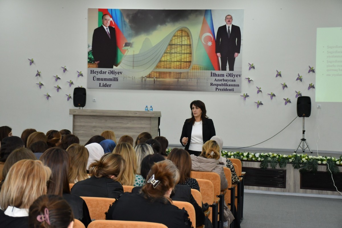 İbtidai sinif müəllimləri ilə görüş keçirilmişdir.