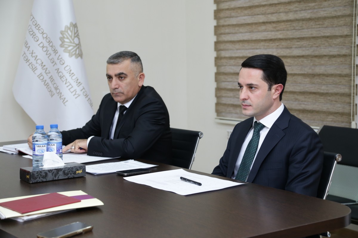 Quba-Xaçmaz Regional Təhsil İdarəsinin müdiri vətəndaşları qəbul edib