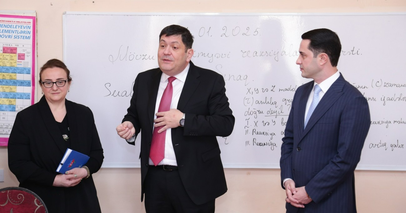 Ümumtəhsil məktəbində yaradılmış şəraitlə tanış oldular.