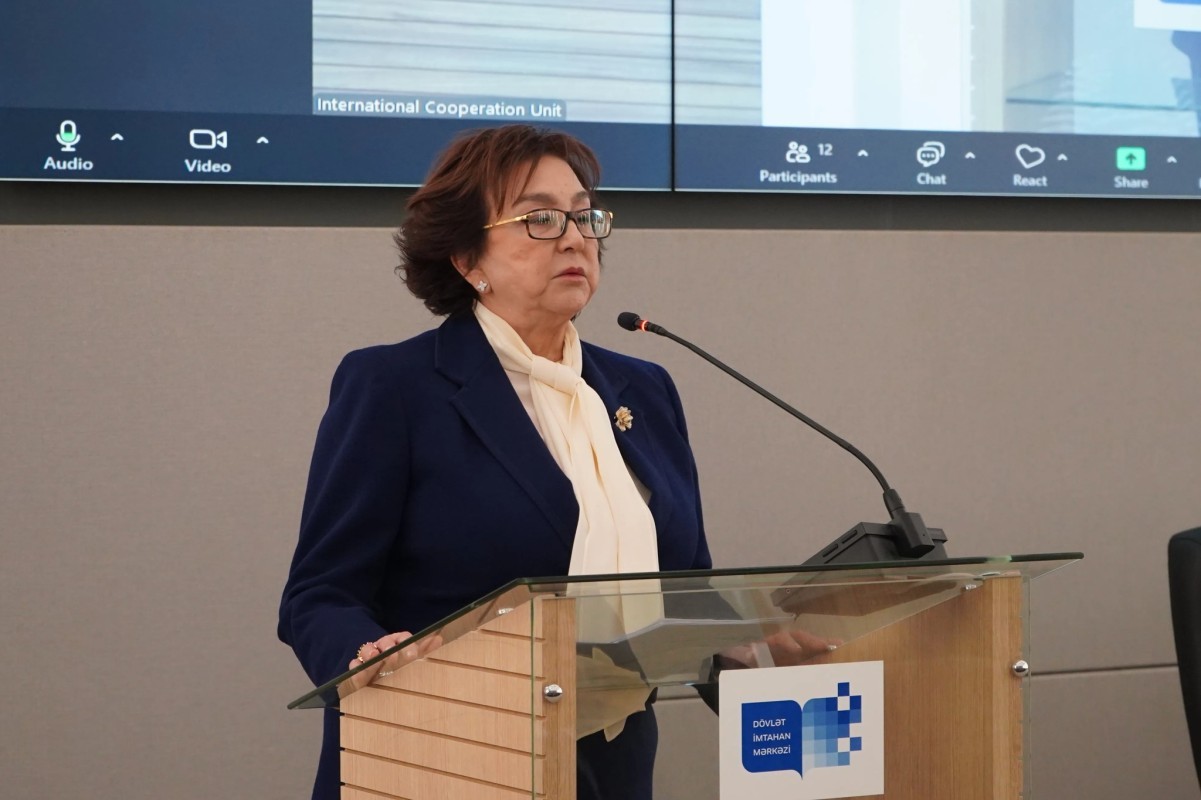 Dövlət İmtahan Mərkəzi imtahanlarda yüksək fəaliyyəti ilə seçilən imtahan rəhbərləri və zal nəzarətçilərini mükafatlandırmışdır.