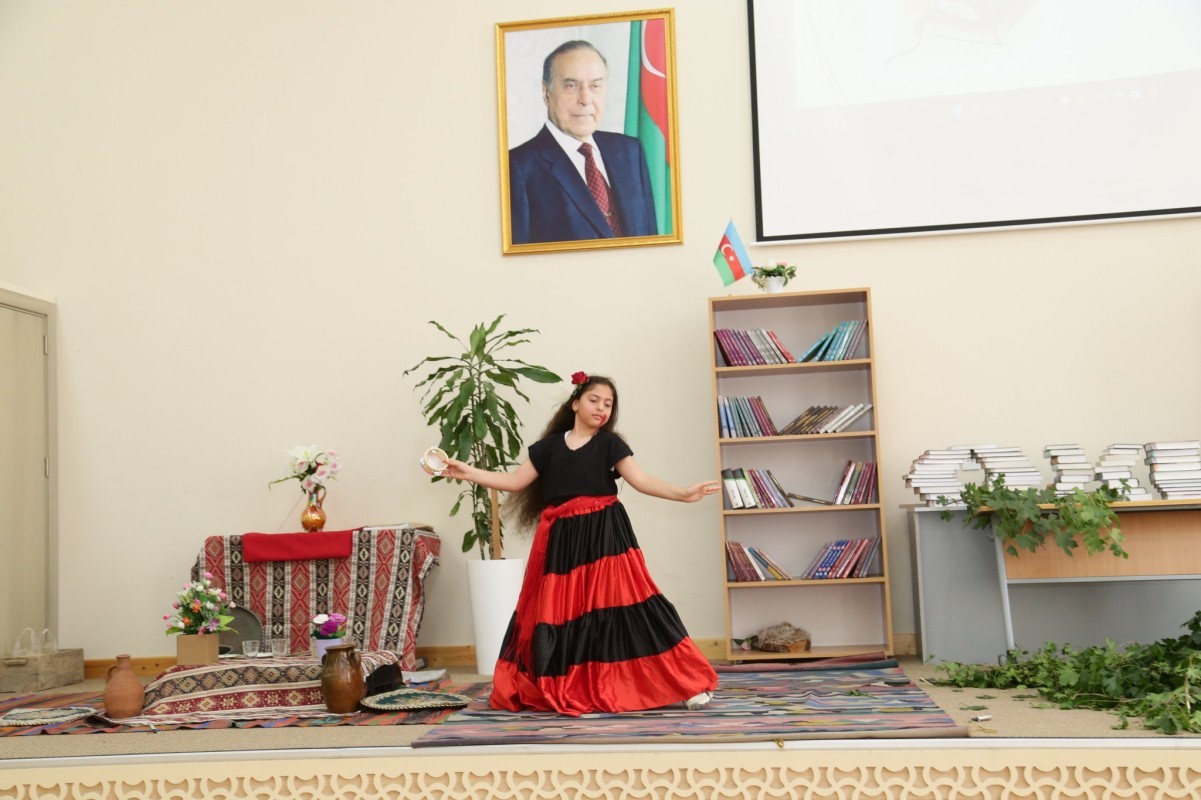 “Kitabdan səhnəyə” – məktəb tamaşasının region turu təşkil olunub