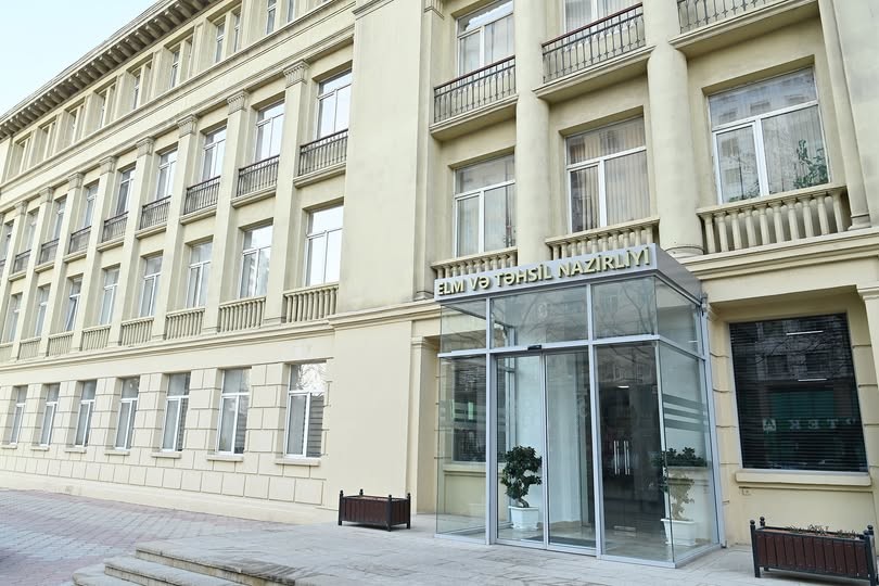 Rəsmi mənbələrə istinad edin