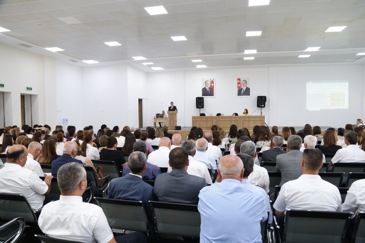 Təhsil müəssisələrinin rəhbərləri ilə görüş keçirilib