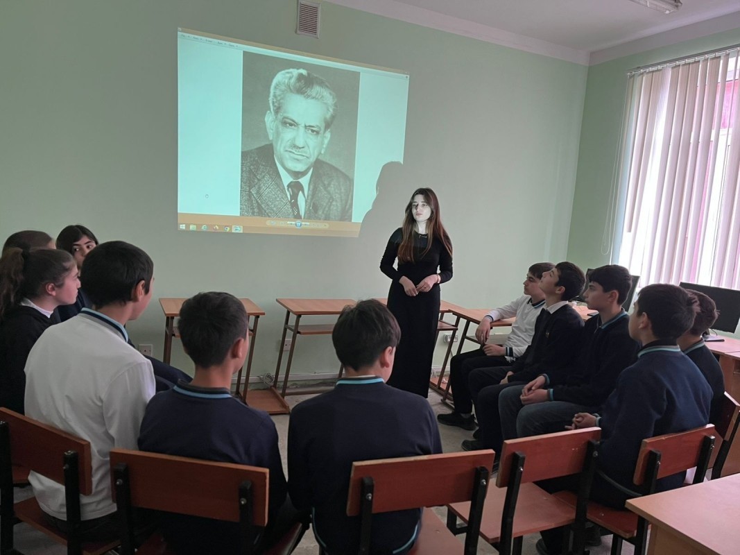 “Dəyirmi masa”lar, debatlar və görüşlər təşkil olundu