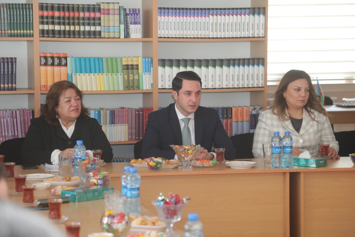 İdarə müdiri görüş keçirdi